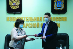избирком-подписание-JUL05357