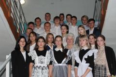 И.И.-Ицкович-с-выпускниками-школы-22